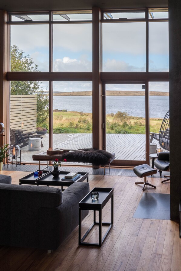 Deluxe Villa, 3 Bedrooms | Beach/ocean view - Reykjavík Luxury House - By the seaside (Reykjavik)