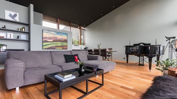 Deluxe Villa, 3 Bedrooms | Living room | Flat-screen TV