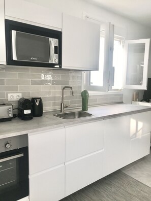 Fridge, microwave, oven, stovetop