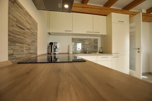 Kühlschrank, Ofen, Herdplatte, Geschirrspüler