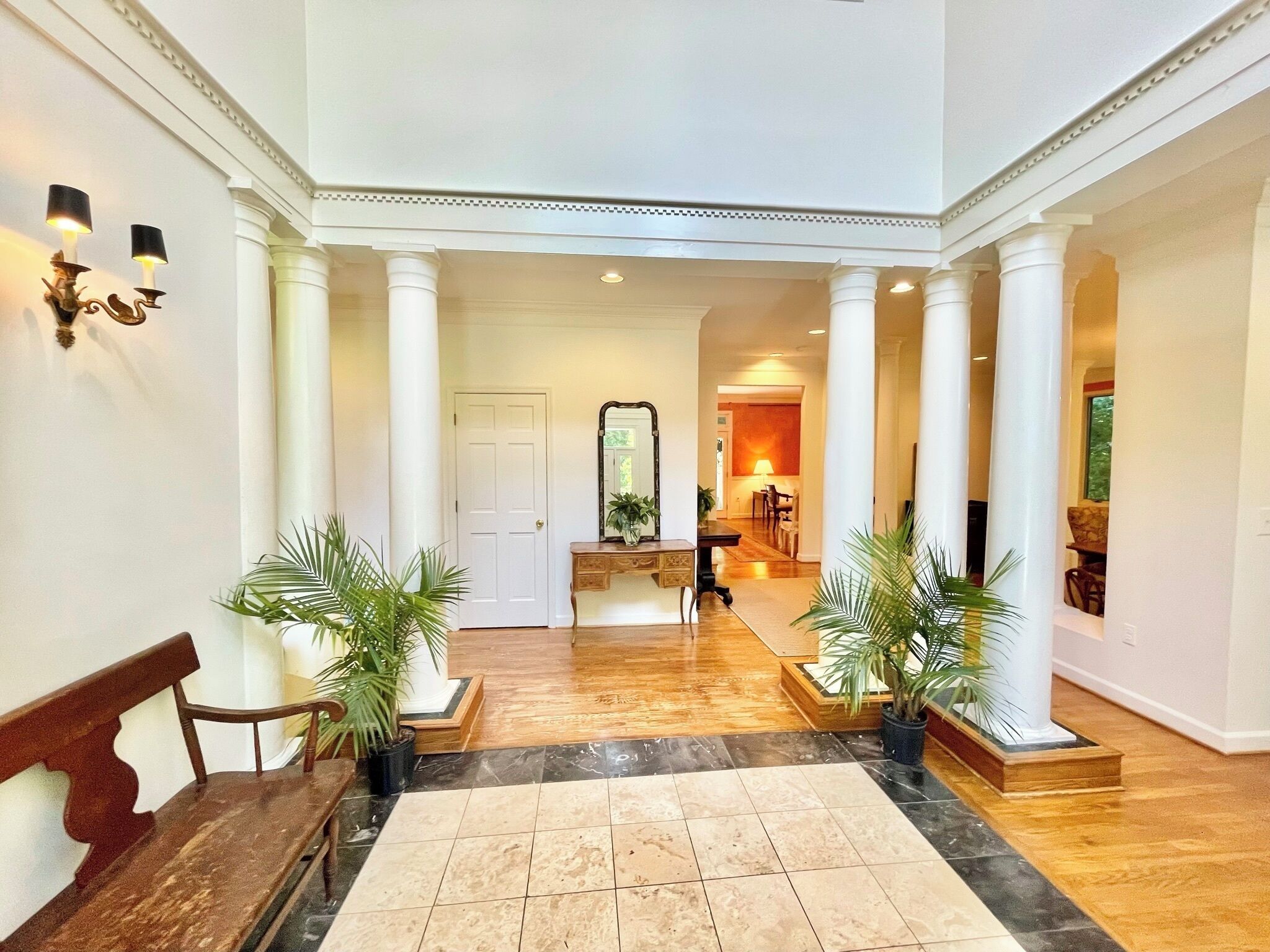 Urban retreat- close in-biking- 2 blocks to the Cleveland Pk  Red line metro
