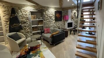 Smart TV, fireplace, video games, DVD player
