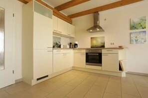 Fridge, oven, stovetop, dishwasher - Far-sightedness - Perfect for two - Spacious and with terrace (favorite apartment 2) (Wiek)