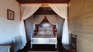 7 bedrooms, iron/ironing board, free WiFi, bed sheets