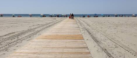 Beach nearby, sun loungers, beach towels
