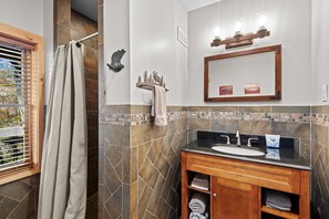 Shower, jetted bath, towels