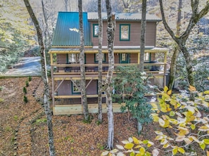Exterior - Timber Lodge - Private, Serene Cabin with Game Room for Kids (Todd)