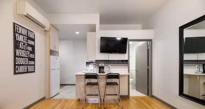 Downtown Retreat: Stylish Boston Studio