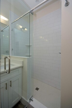 Combined shower/tub, hair dryer, towels, soap