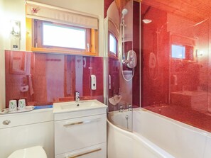 Towels - 2 bedroom accommodation in Torlundy, near Fort William (Torlundy, near Fort William)