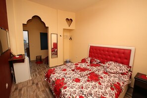 Premium bedding, down duvets, memory-foam beds, desk - Bait Alaqaba Resort and Dive Center (Aqaba)