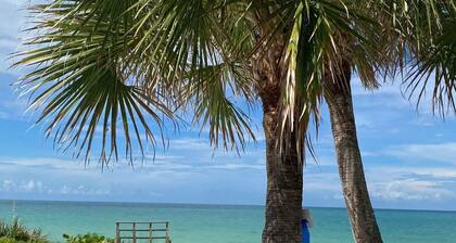 Bayshore Beach House - Walk to Nokomis Beach! Close to Siesta Key, Venice Beach