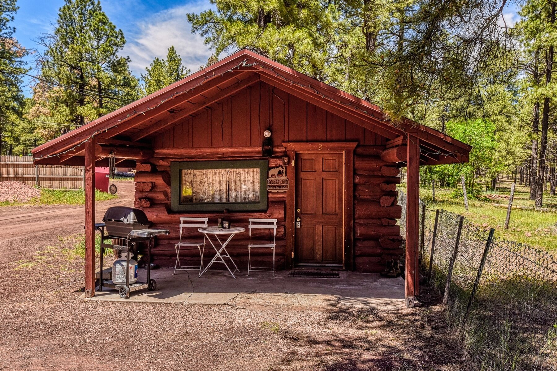 Charming & Historical 1 Room Log Cabin / Forest Views/ 20 Minutes from Flagstaff