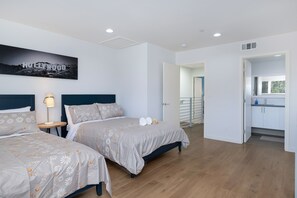 3 slaapkamers, een strijkplank/strijkijzer, gratis wifi, beddengoed