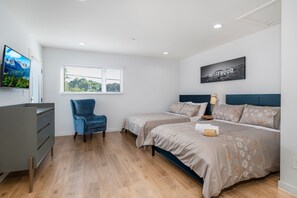 3 slaapkamers, een strijkplank/strijkijzer, gratis wifi, beddengoed