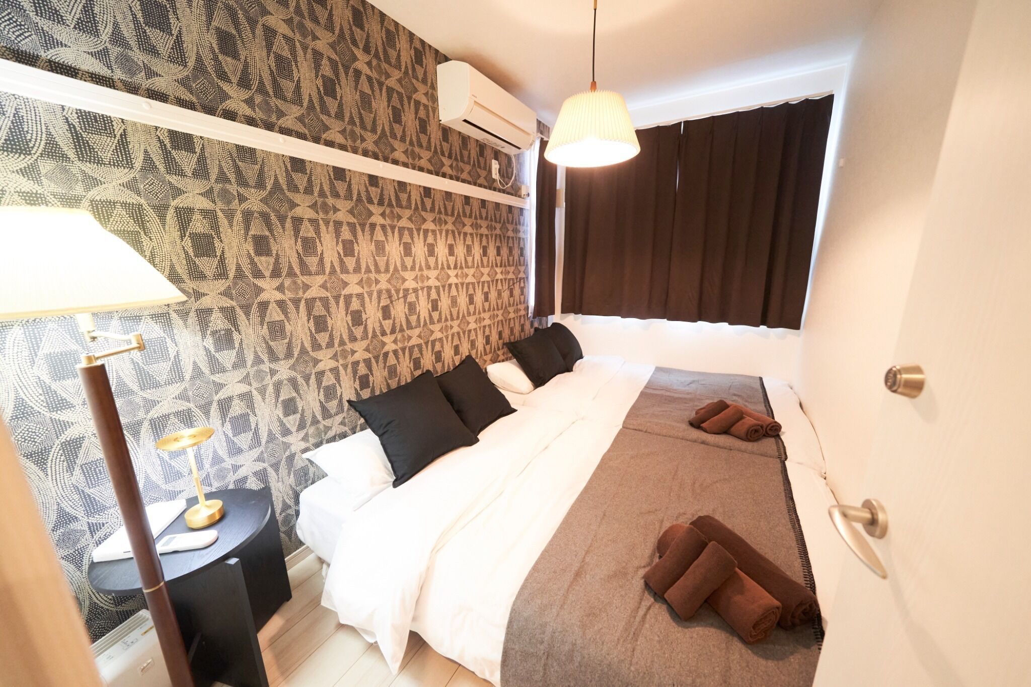 5 bedrooms, desk, iron/ironing board, free WiFi