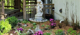 Eureka Uptown Garden Cottage