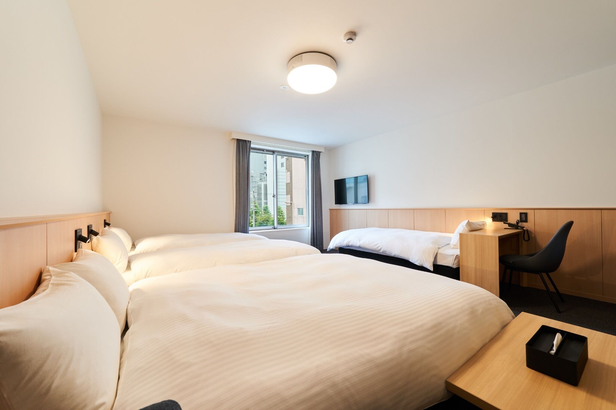 1 室のベッドルーム、デスク、アイロン / アイロン台、WiFi (無料)