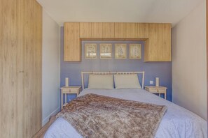 2 chambres, lit de bébé portatif, Wi-Fi, literie fournie