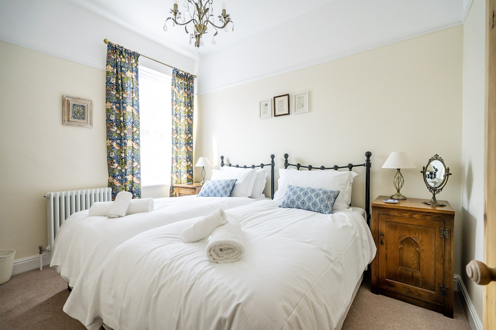 2 bedrooms, iron/ironing board, WiFi