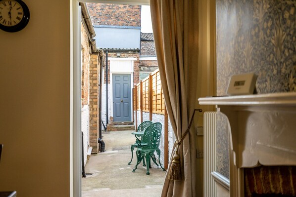 المنشأة من الداخل