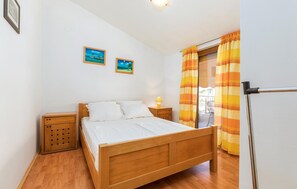 1 bedroom, free WiFi, bed sheets