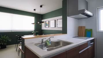 Fridge, microwave, stovetop, cookware/dishes/utensils