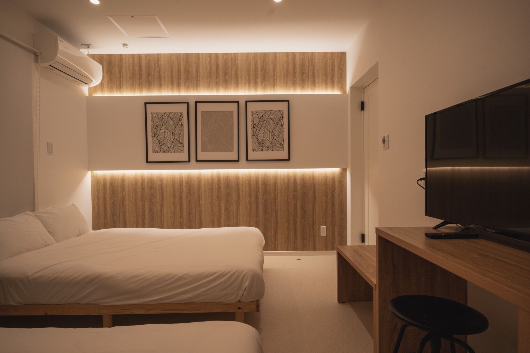 2 slaapkamers, een bureau, een strijkplank/strijkijzer, gratis wifi