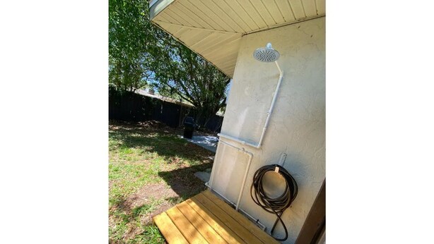 Unclassified image, 1 of 14, button