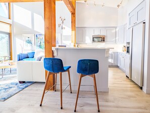 Interior - Newly Renovated 2 Bedroom Condo in The Ridge Ucluelet (Ucluelet)