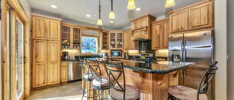 ثلاجة، ميكروويف، فرن، موقد طهي مسطح