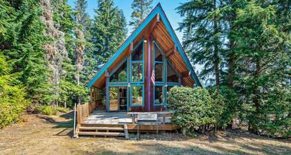 Delightful, family-friendly A-frame cabin w/ a pool table, foosball, & more