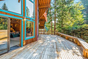 Terrace/patio - Delightful, family-friendly A-frame cabin w/ a pool table, foosball, & more (Snoqualmie Pass)