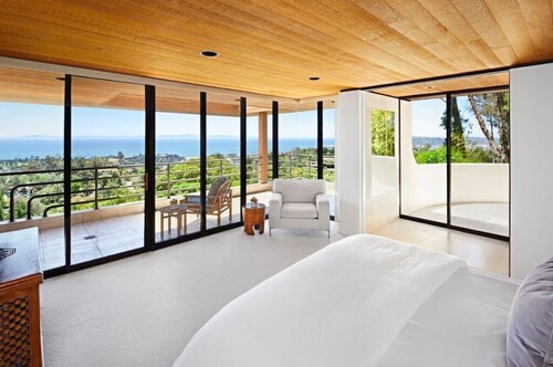 Luxurious Contemporary Home with Spectacular Views