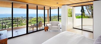 Luxurious Contemporary Home with Spectacular Views