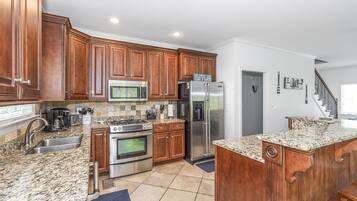 Mikrobølgeovn, opvaskemaskine, kaffe-/temaskine