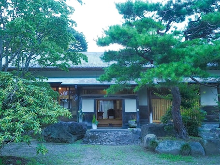 Exterior. An old farmers house BBQ in the gazebo karaoke - Nakagawa Bettei / Otawara Tochigi