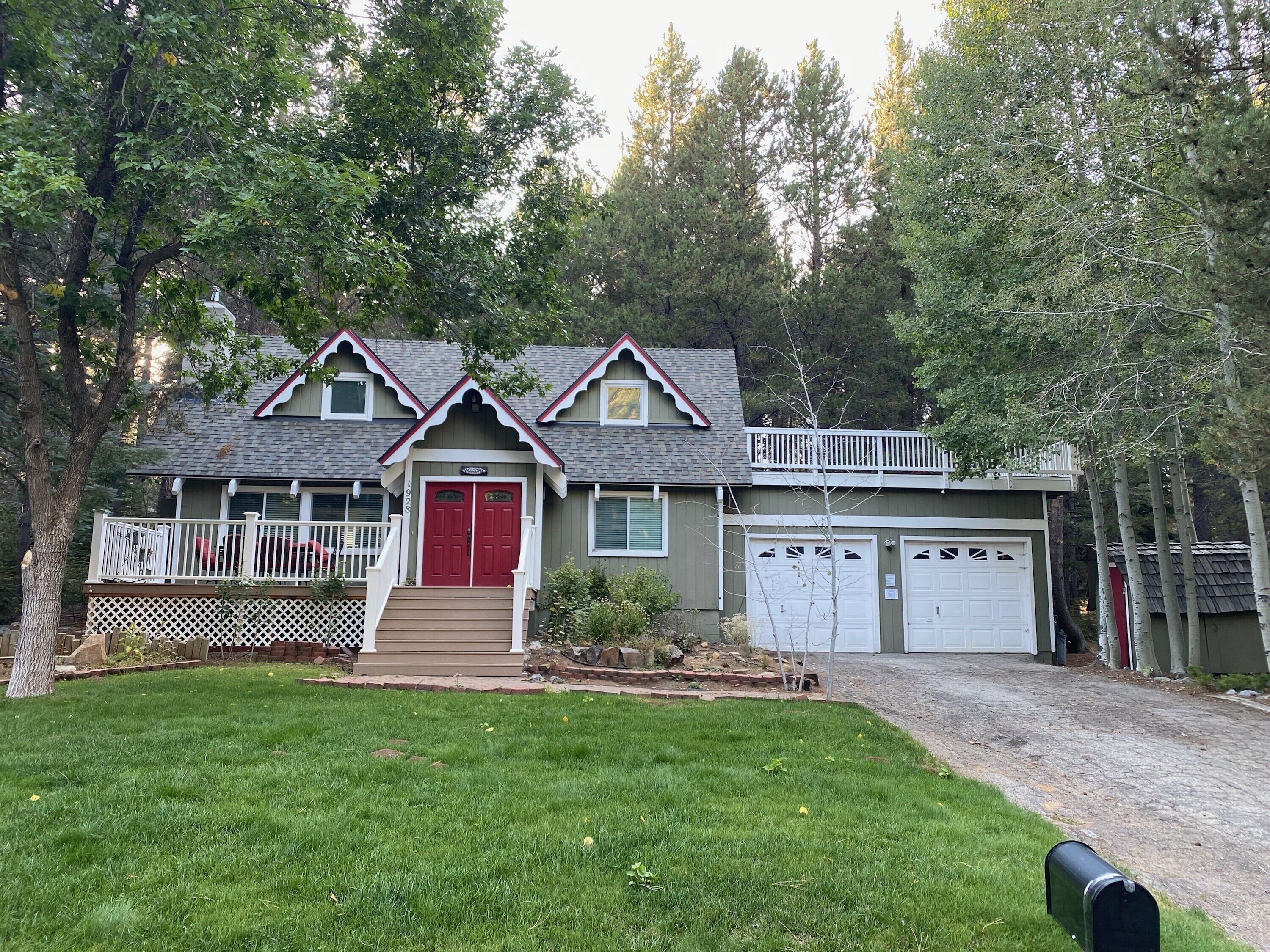 Serenity Woods - Hot tub, Game room, Peaceful, Family fun!