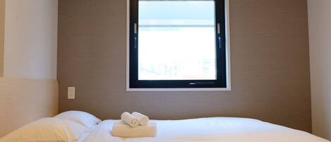 1 quarto, escrivaninha, ferros/tábuas de passar roupa, Wi-Fi de cortesia