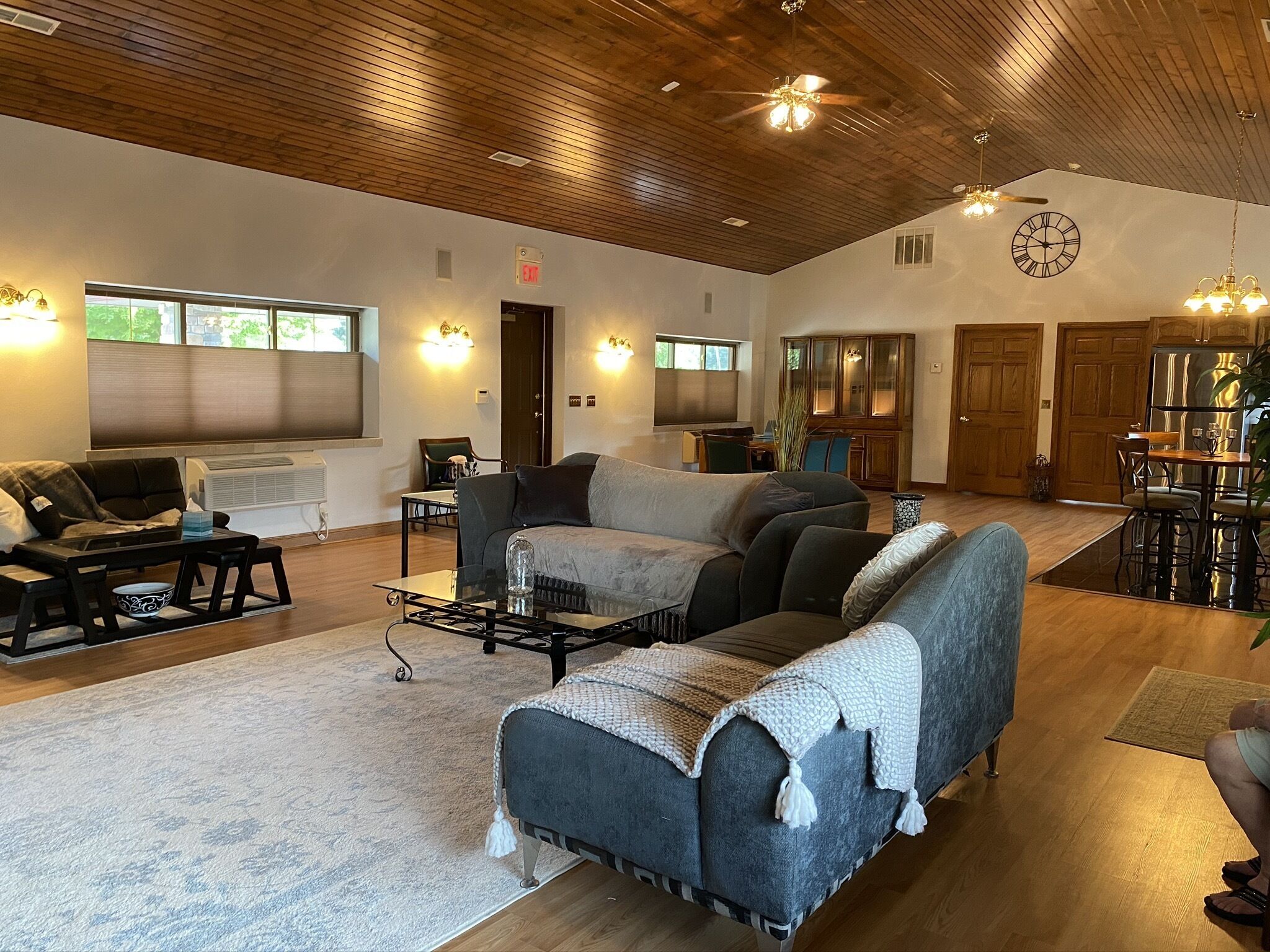 Smart TV, fireplace, stereo, offices