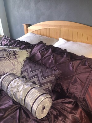 3 bedrooms, iron/ironing board, free WiFi, bed sheets - Spacious Open Concept Home on the Beautiful Rock River (Loves Park)
