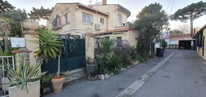 Enceinte de lâhĂ©bergement