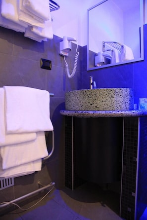Combined shower/bathtub, hair dryer