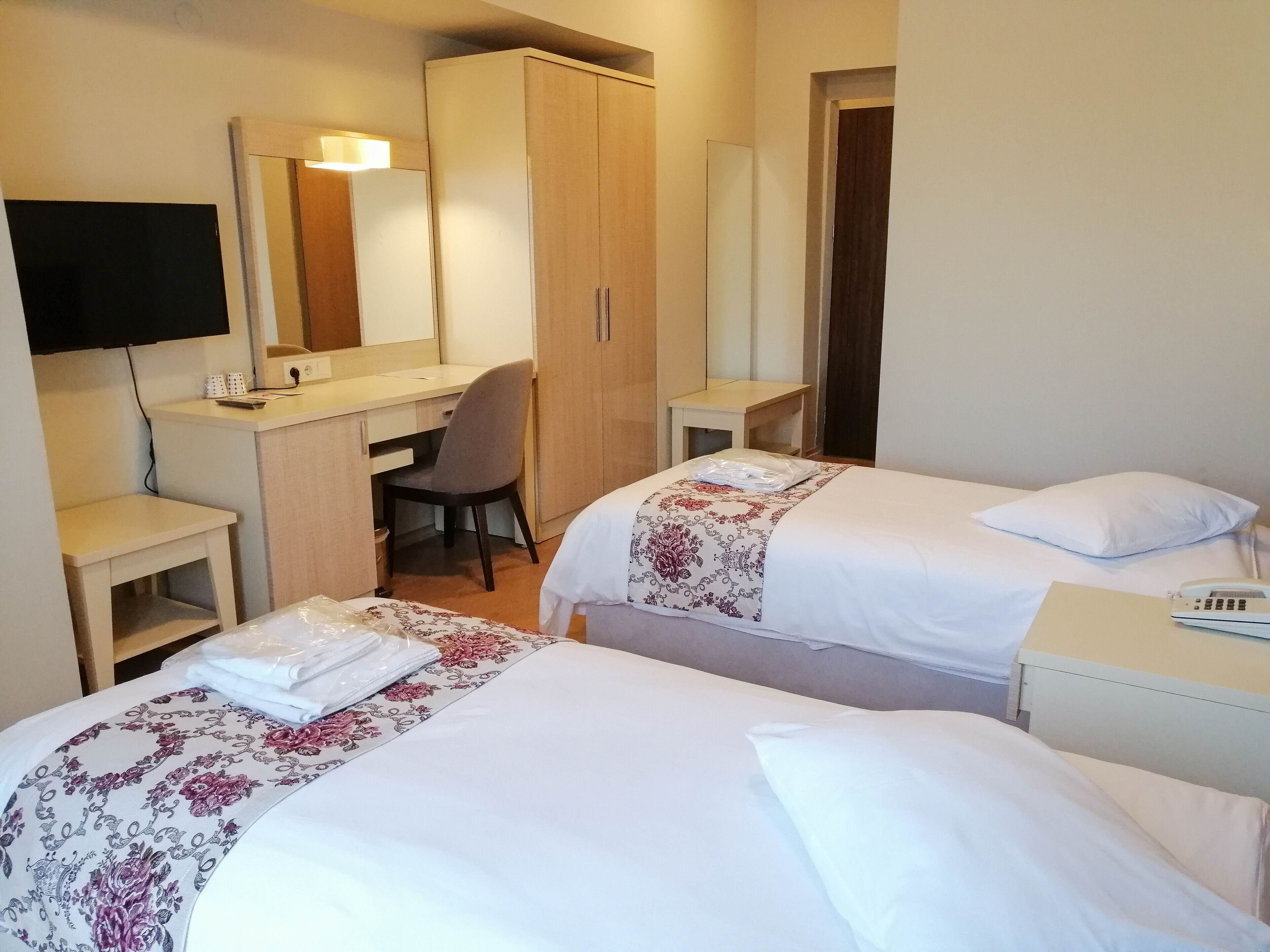 standard twin room | 1 bedroom, tempur-pedic beds, minibar, in-room safe