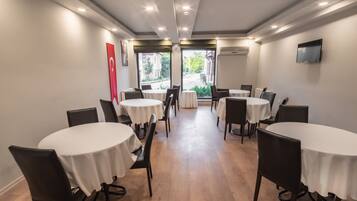 Bao gồm bữa sáng kiểu Âu hàng ngày