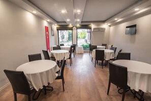 Café da manhã continental grátis todos os dias