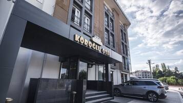 Vista frontal de la propiedad