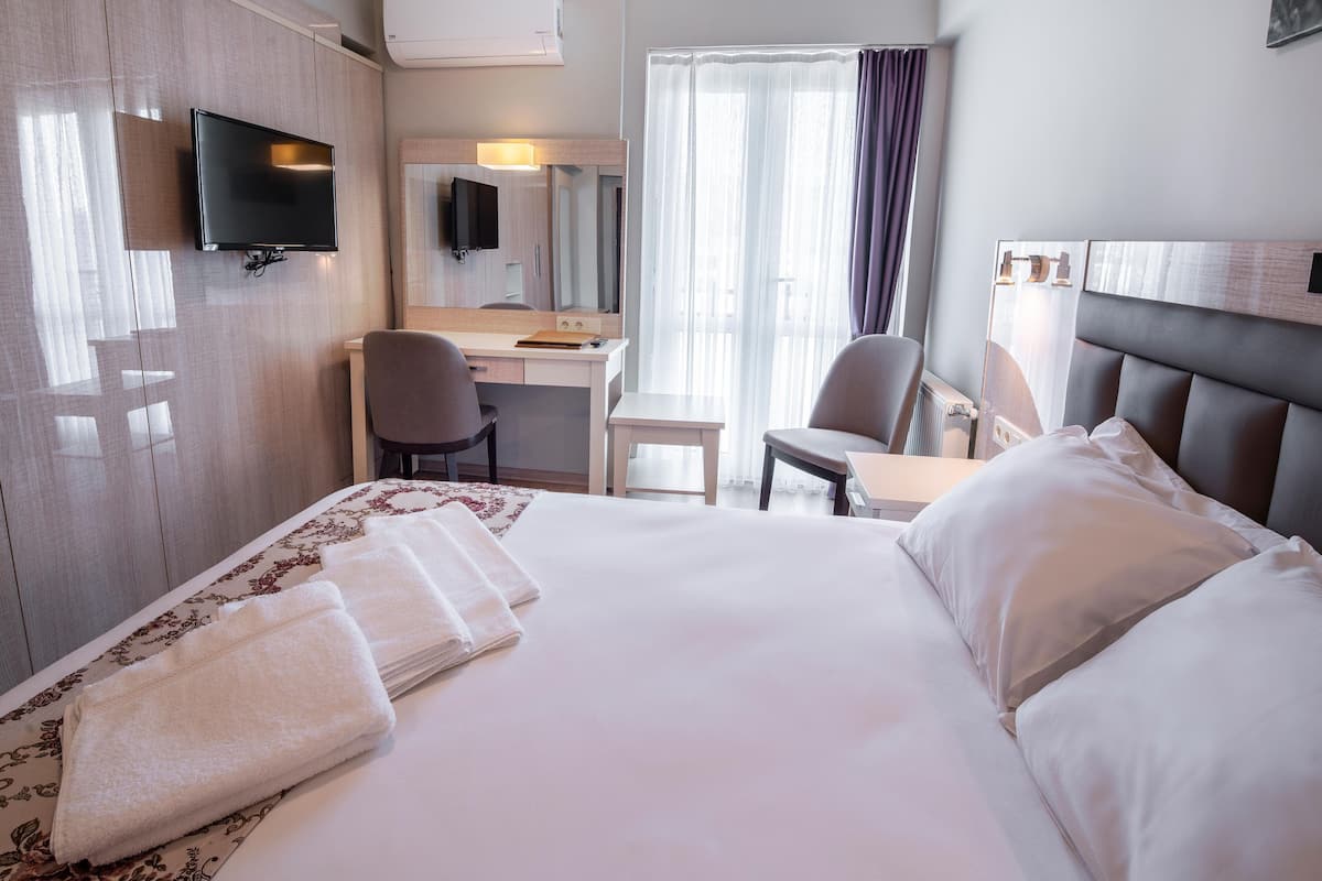 1 bedroom, tempur-pedic beds, minibar, in-room safe