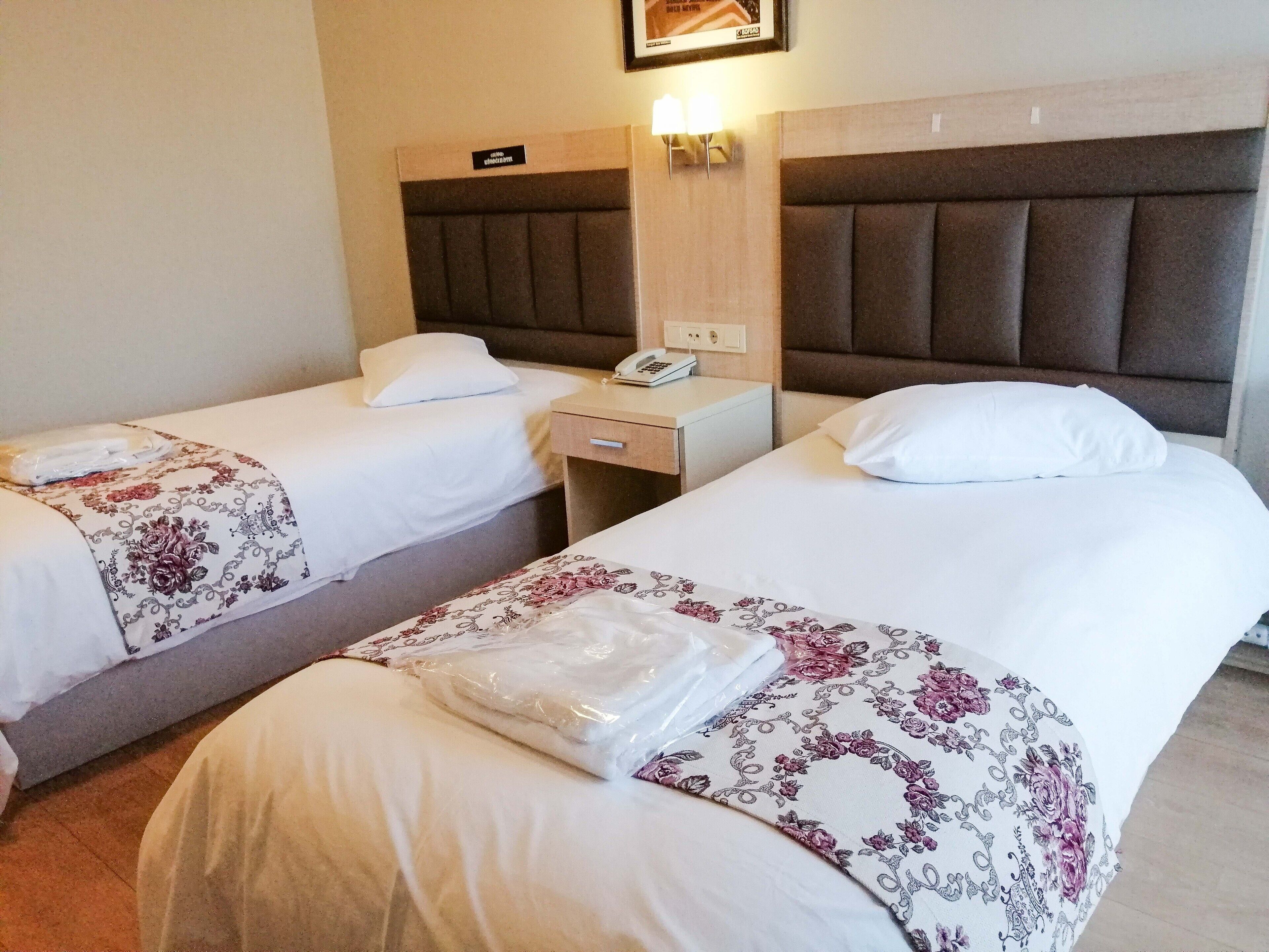 standard twin room | 1 bedroom, tempur-pedic beds, minibar, in-room safe