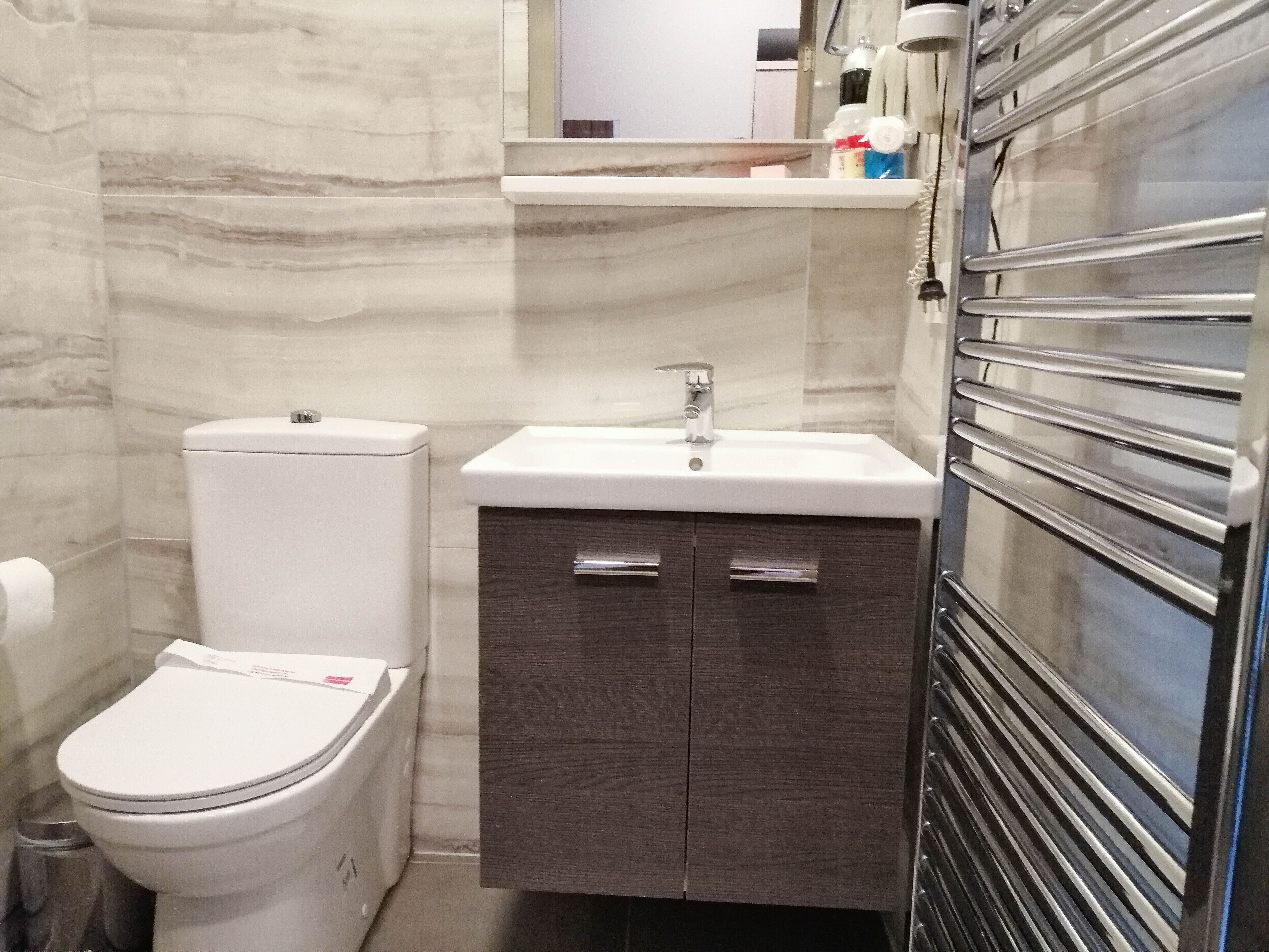 standard triple room | bathroom | shower, free toiletries, hair dryer, slippers